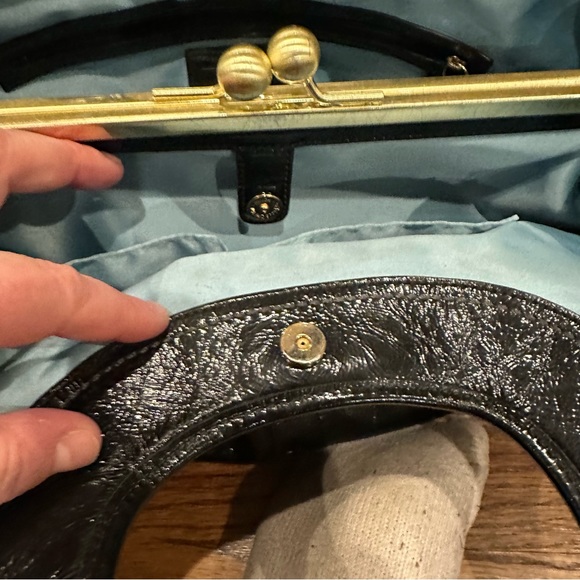 COACH Ergo Hobo with Kiss lock - Picture 3 of 7